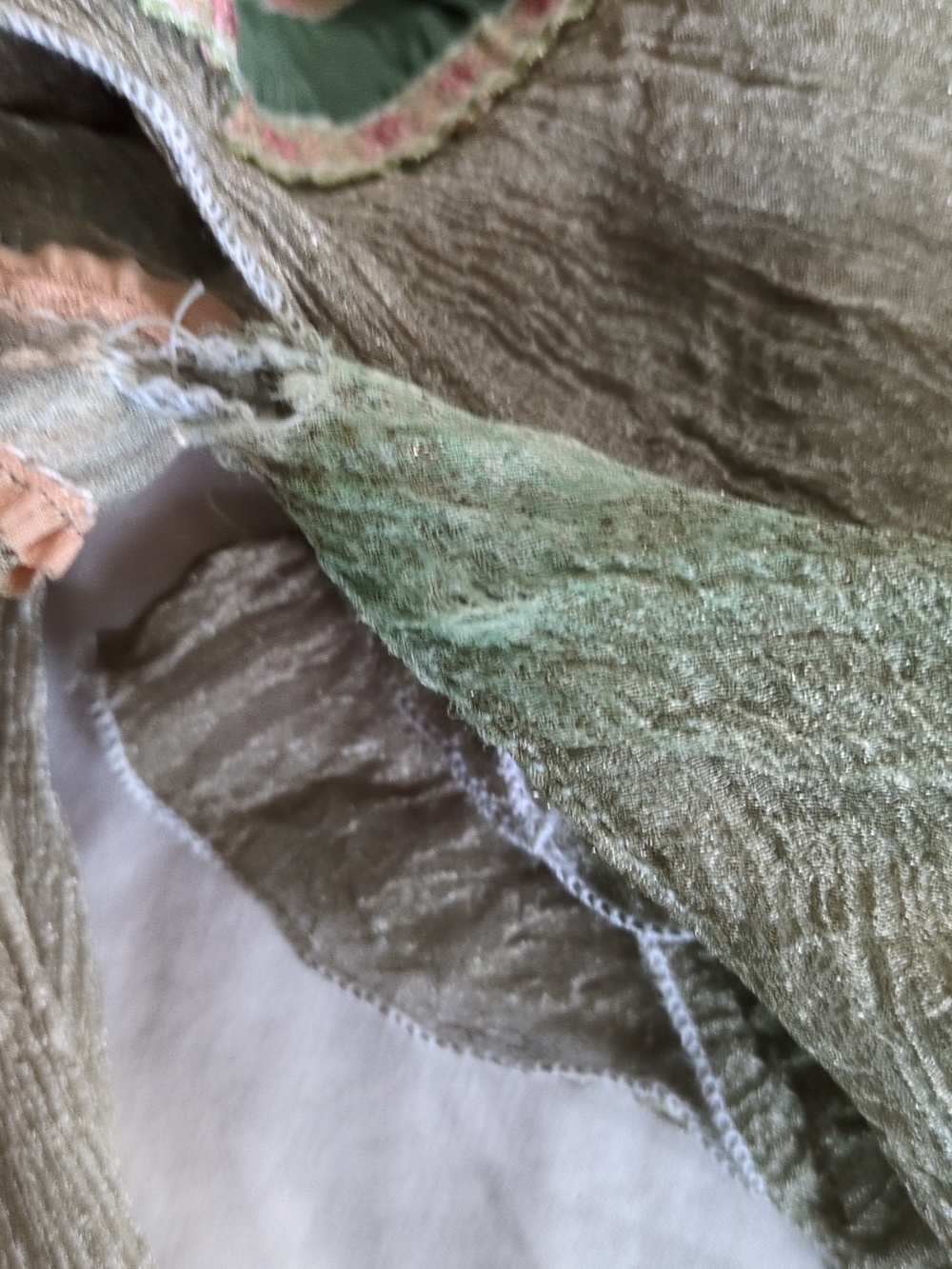 Dark Green Silk Renaissance Costume with Breeches - Picture 10 of 12